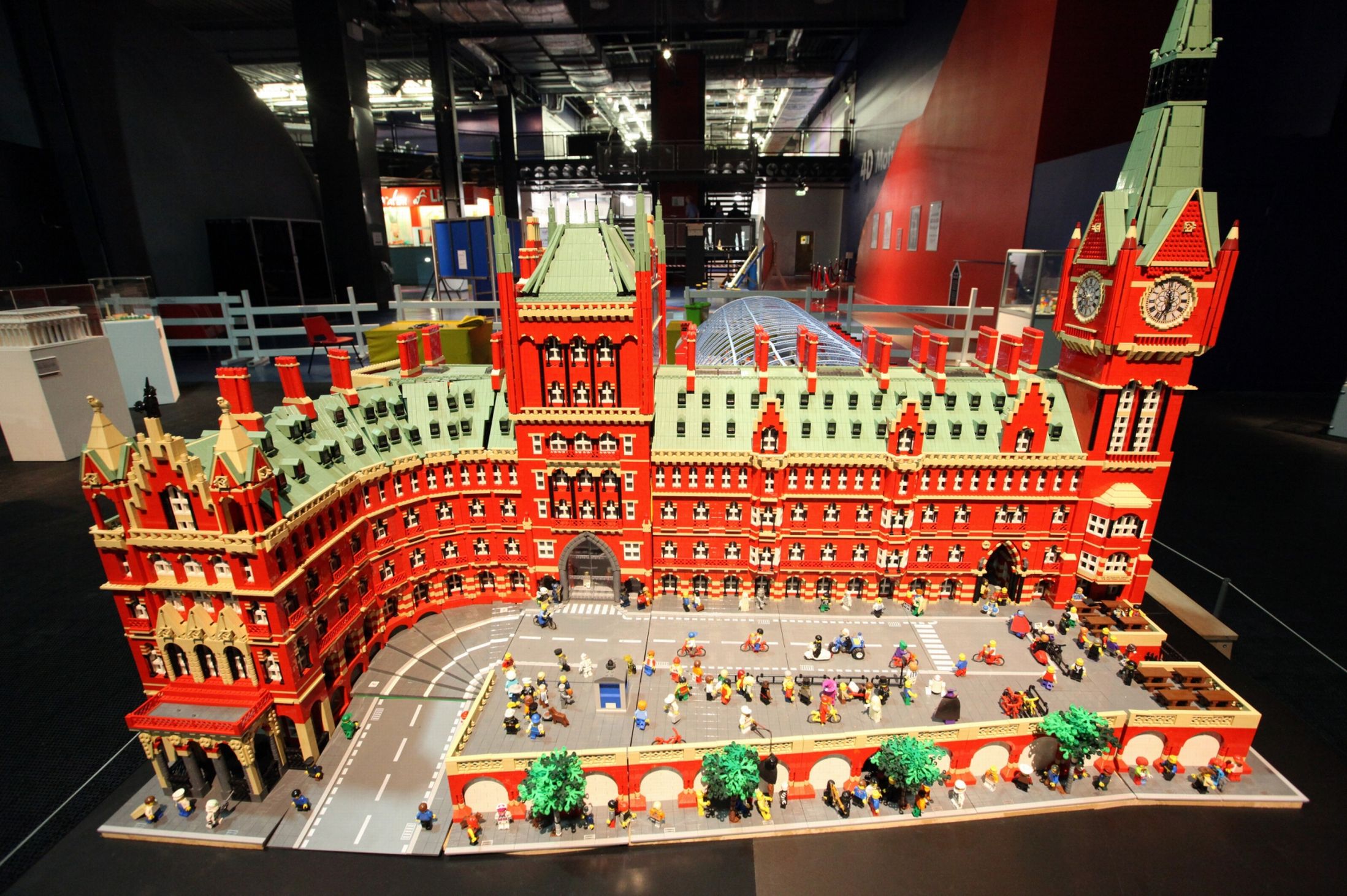 Lego Brick City - St Pancras Station 02  BoxMash