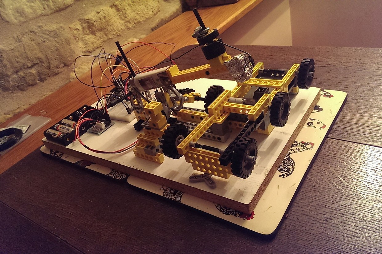 Awesome LEGO robot plays iPad games