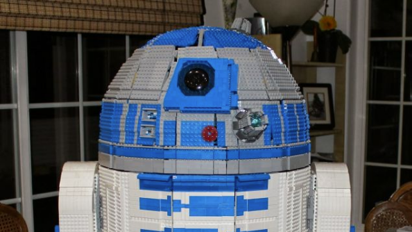 Incredible LEGO R2-D2 really works!