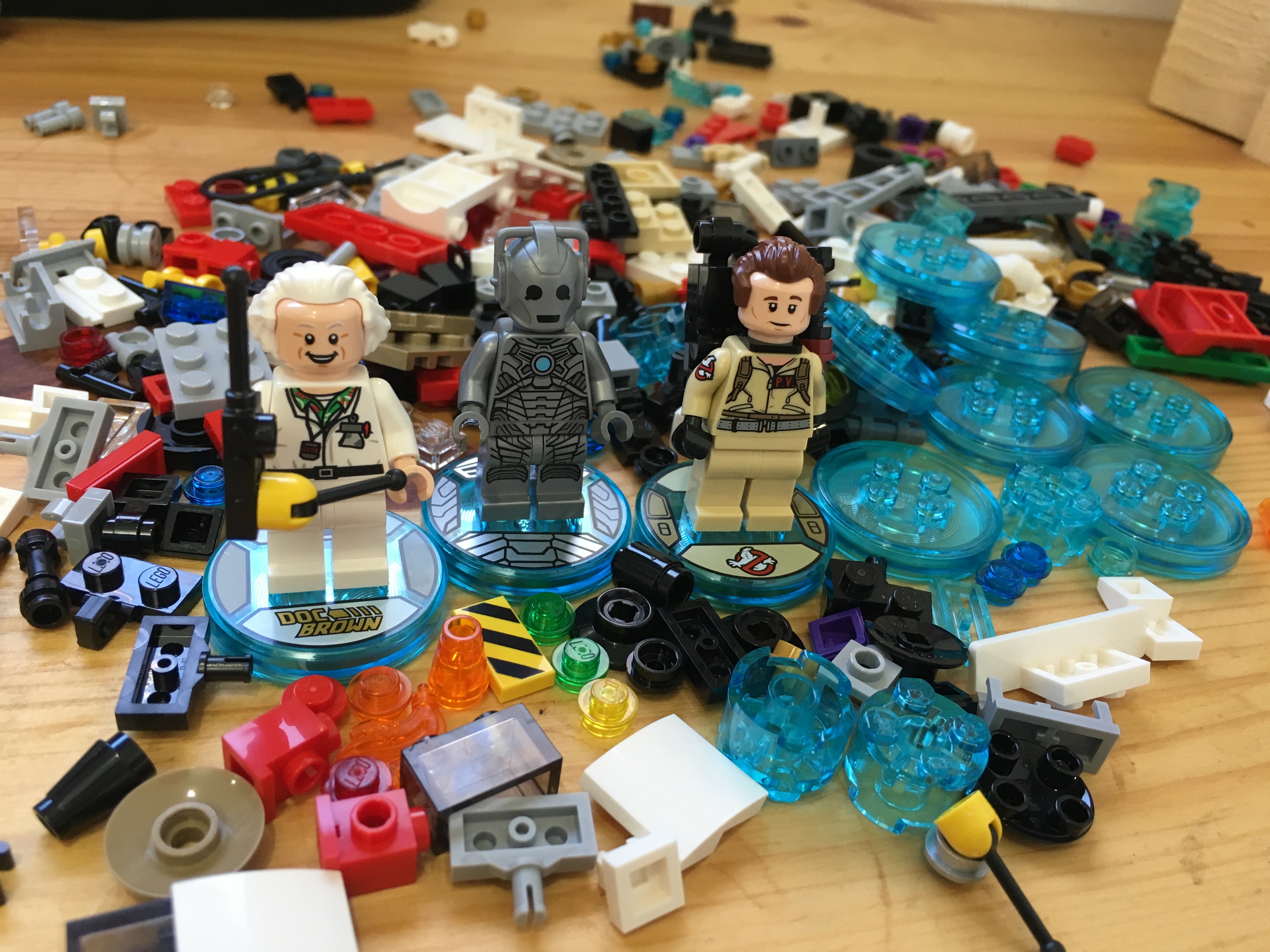 Ghostbusters and Cyberman minifigures unboxed